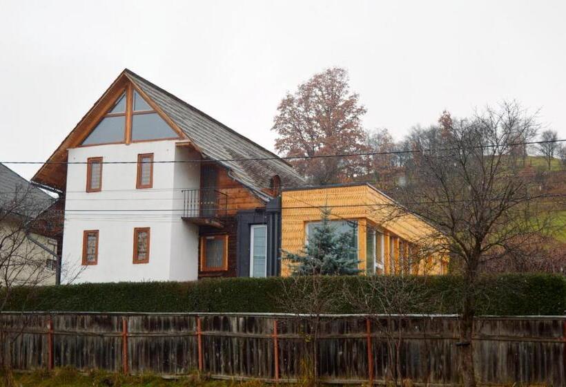 Люкс с Балконом, Casa Cu Magnolii