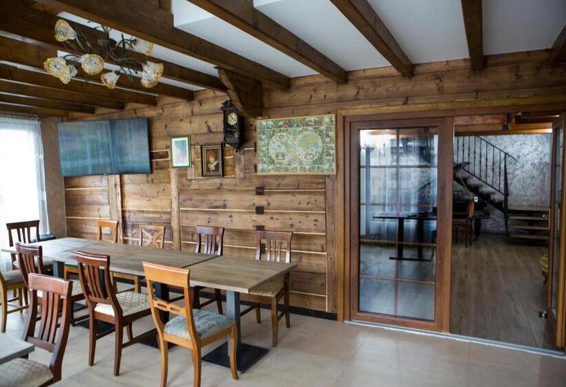 Люкс с Балконом, Casa Cu Magnolii