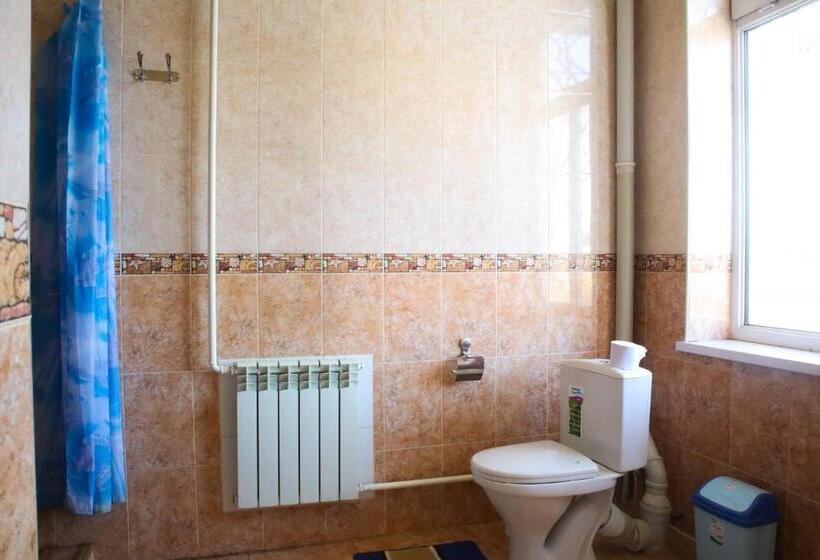 Habitación Triple Estándar, Khan