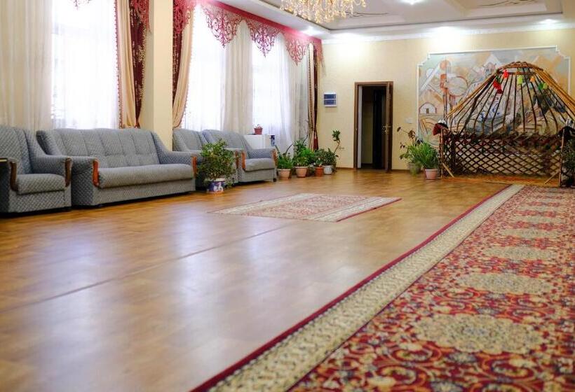 اتاق استاندارد سه نفره, Khan