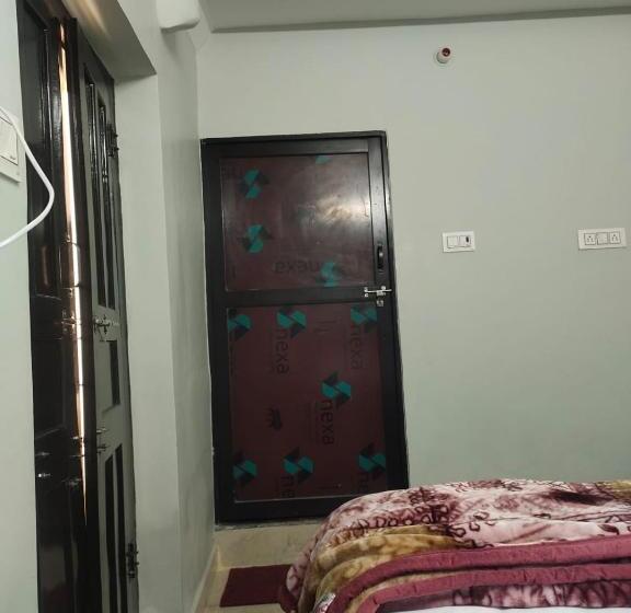 اتاق استاندارد با بالکن, Pink City Backpackers