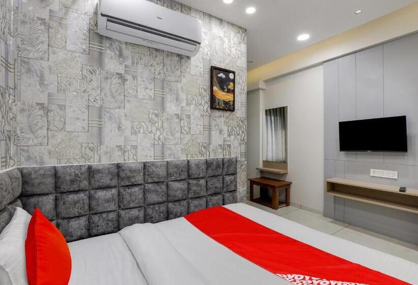 اتاق کلاسیک سه تخته, Oyo Hotel Rooms