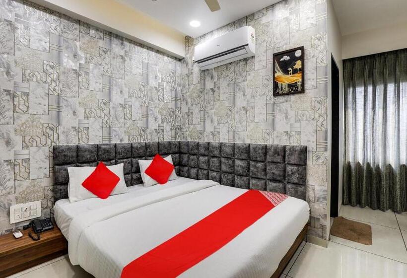 اتاق کلاسیک سه تخته, Oyo Hotel Rooms