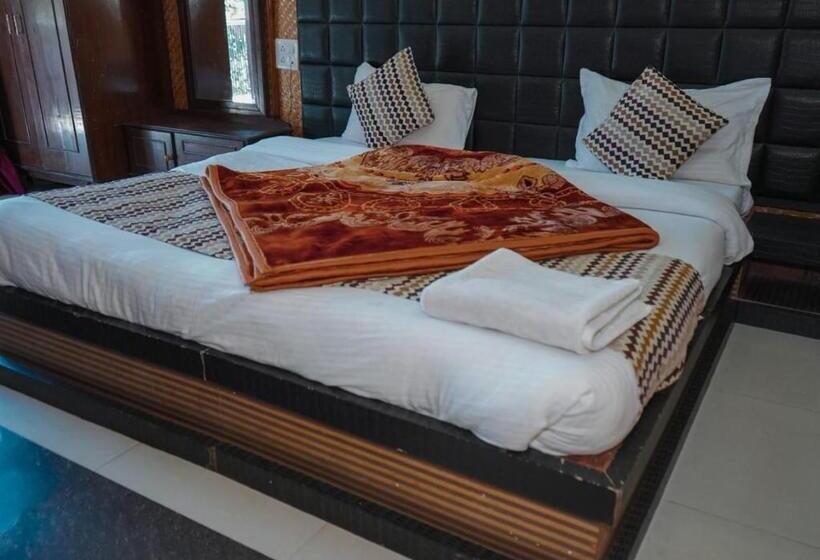 스탠다드 룸 킹사이즈 침대, Himalaya Mount View Resort Uttarakhand
