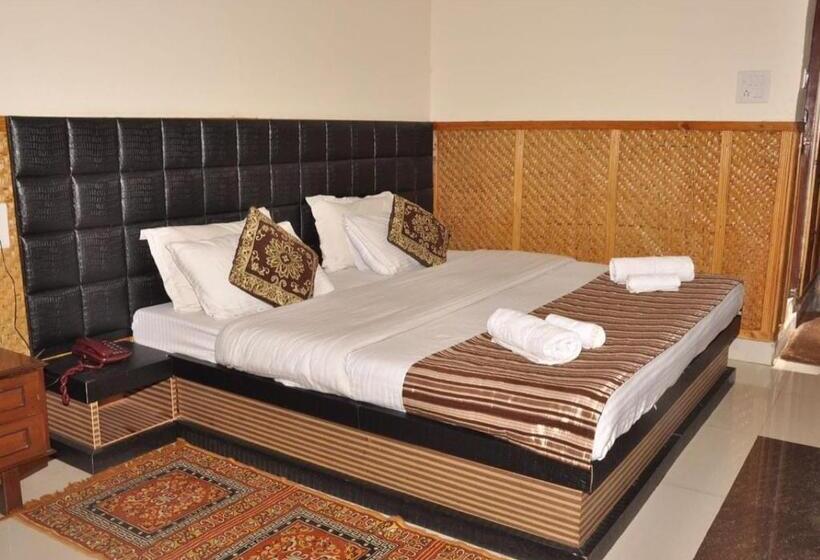 스탠다드 룸 킹사이즈 침대, Himalaya Mount View Resort Uttarakhand