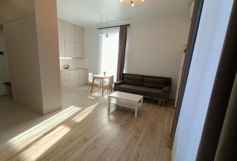 스탠다드 스튜디오, Apartments Bis House