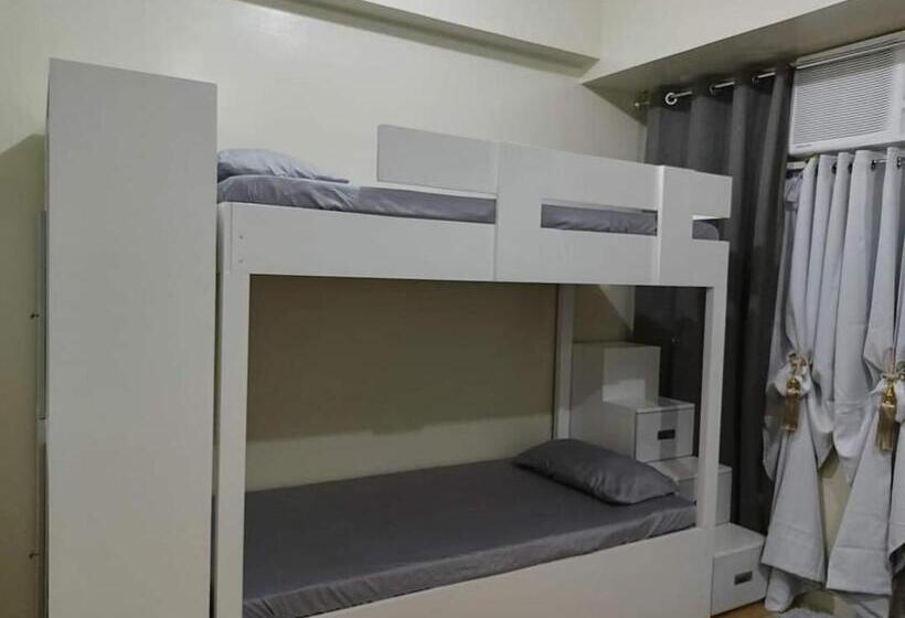Студио Стандарт Вид на Бассейн, Holland Park Condominium Southwoods Biñan Laguna