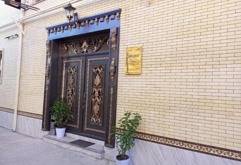 디럭스 룸, Dari Zanjir