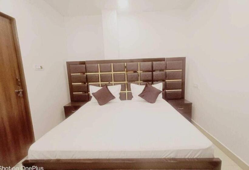 Трехместный Номер Классика, Oyo Flagship Royal Velvet Hotel & Banquet