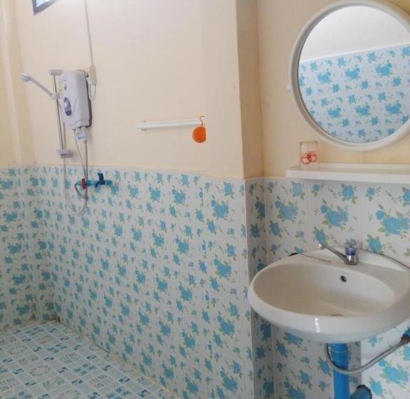 Трехместный Номер Стандарт с Балконом, Sainamhoun Guesthouse