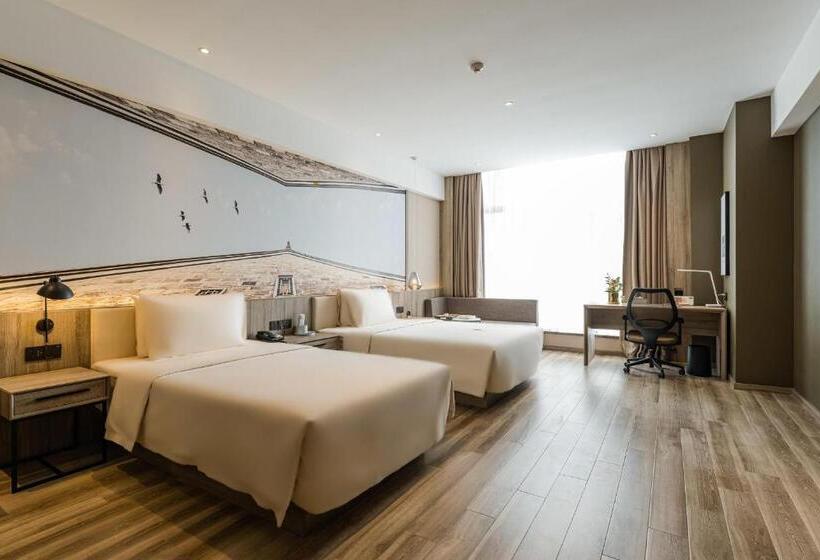 Номер Superior, Atour Hotel Ningbo Laowaitan