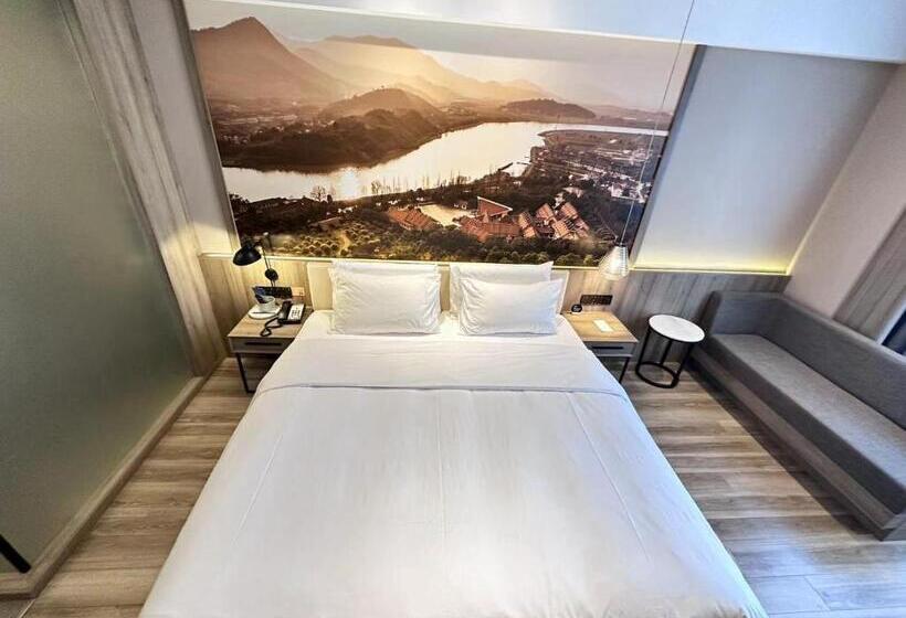 Номер Superior Вид на Реку, Atour Hotel Ningbo Laowaitan