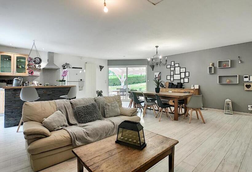 Номер Стандарт, Les Goujatoux Chambre Sarlat