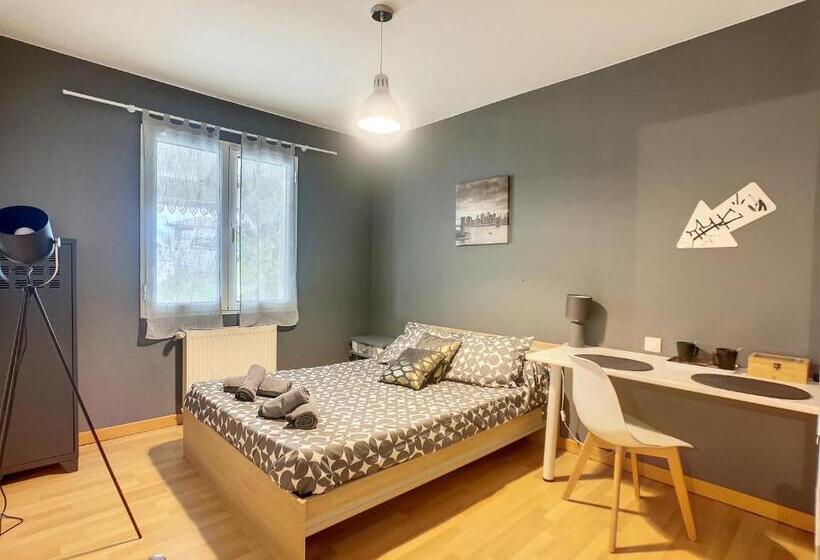 Номер Стандарт, Les Goujatoux Chambre Sarlat