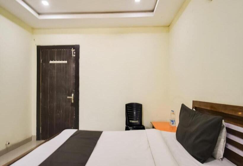 اتاق کلاسیک سه تخته, Oyo Hotel Sky Line
