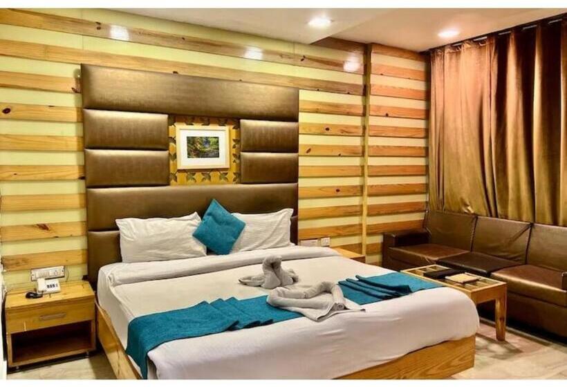 Номер Стандарт, The Golden Oyster, Dehradun