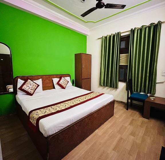 Номер Стандарт, Franklein Suites At Delhi Airport
