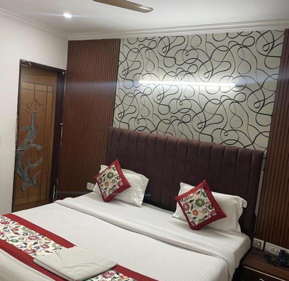 Номер Стандарт, Franklein Suites At Delhi Airport