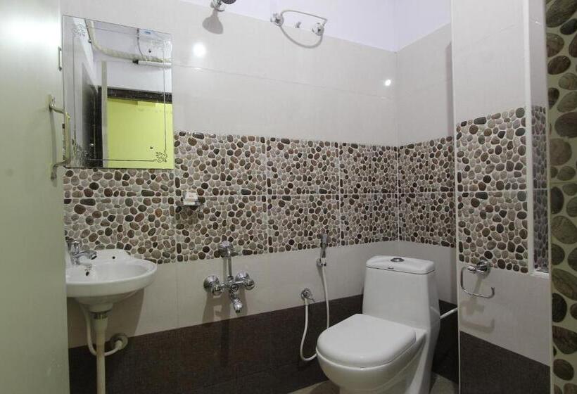 Трехместный Номер Классика, Franklein Suites At Delhi Airport