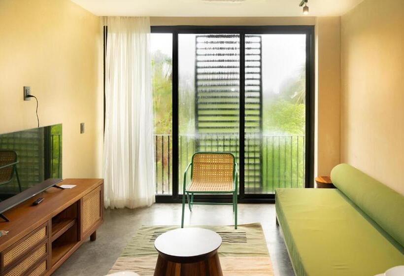 Suite, Maramara More To Live