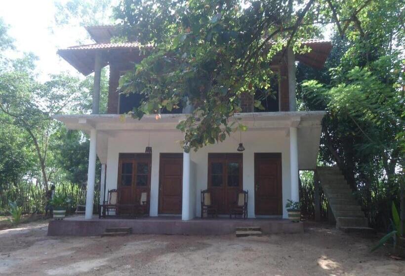 Семейный Номер, Silent Cabana And Restaurant Marakolliya, Tangalle