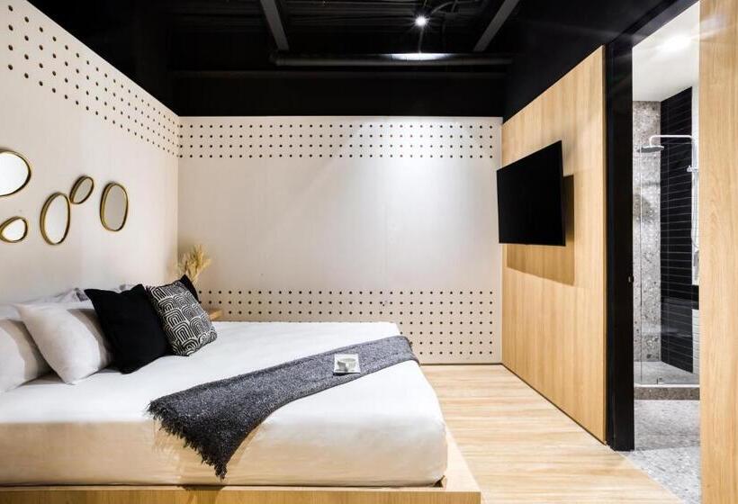 דירה בת חדר שינה 1 עם מרפסת, Downtown Designer Apartments By Uliv