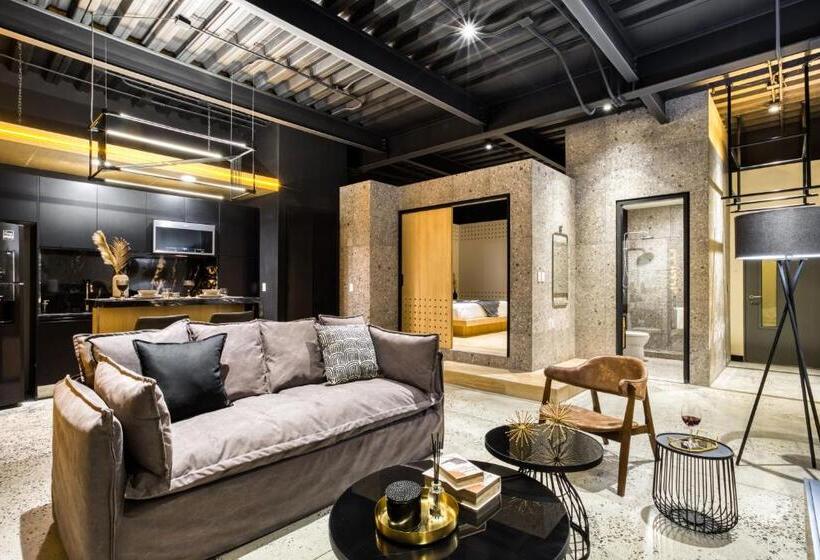 דירת חדר סופריור, Downtown Designer Apartments By Uliv