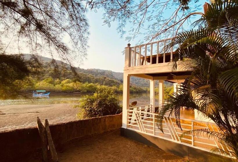 Suite with lake view, Feather Touch Hotels And Resorts Palolem