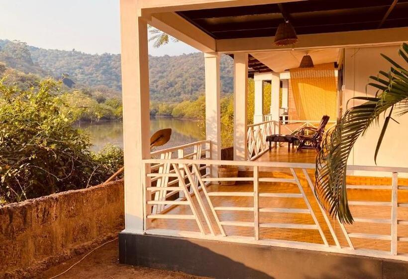 Suite with lake view, Feather Touch Hotels And Resorts Palolem