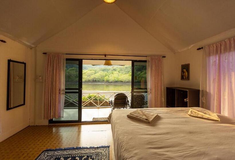 Suite with lake view, Feather Touch Hotels And Resorts Palolem