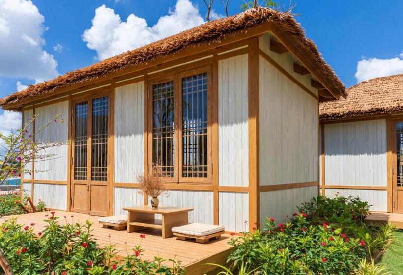 اتاق لوکس با بالکن, K Town Resort Phan Thiet