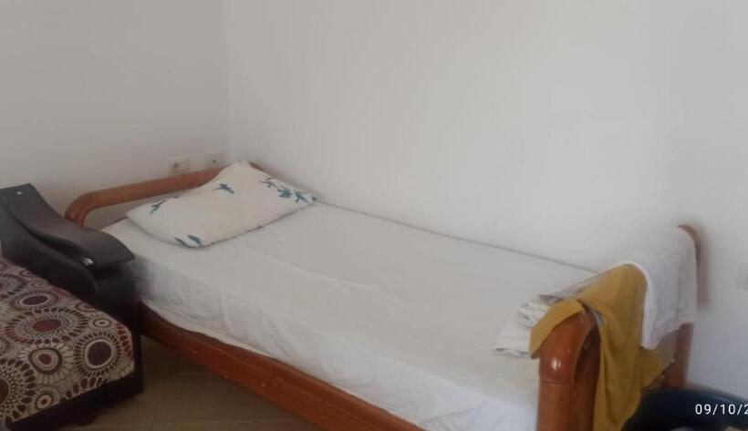 基本三人间, Friends Hostel