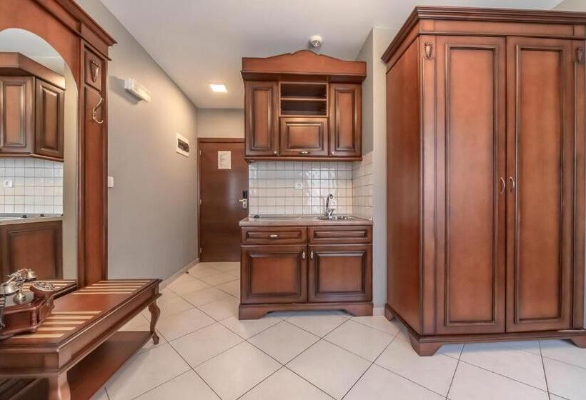 آپارتمان 1 خوابه با تراس, Villa Favorite