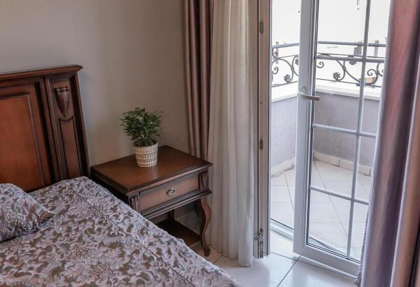 آپارتمان 1 خوابه با تراس, Villa Favorite