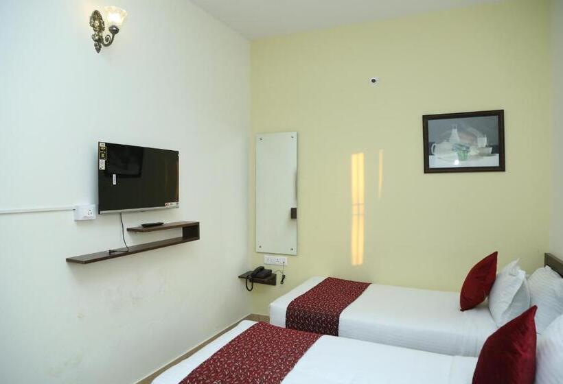 高级大房间, Bangalore Airport Inn Hotel, Airport Pickup & Drop Available 24x7