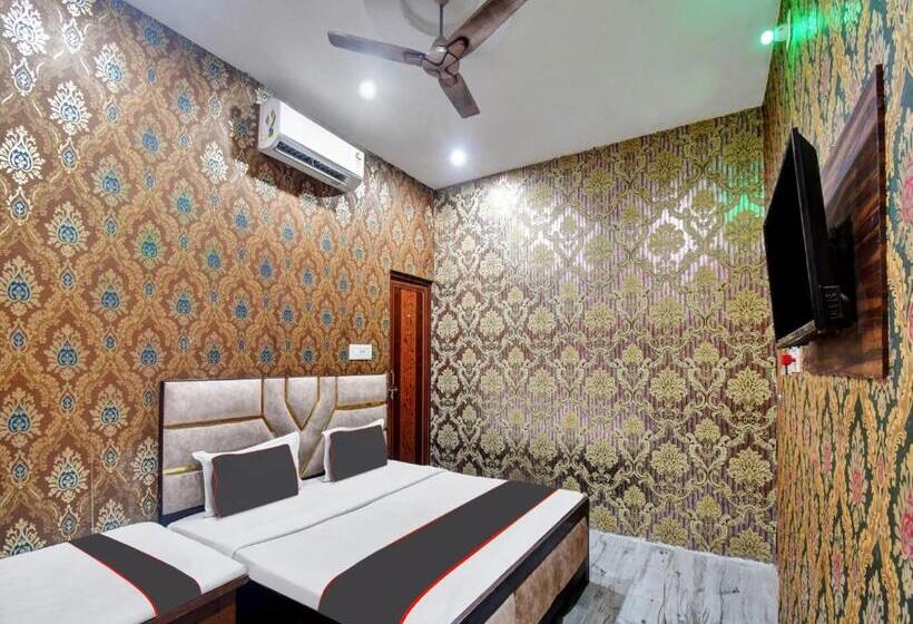 Трехместный Номер Классика, Collection O 81174 Hotel Hindustan International