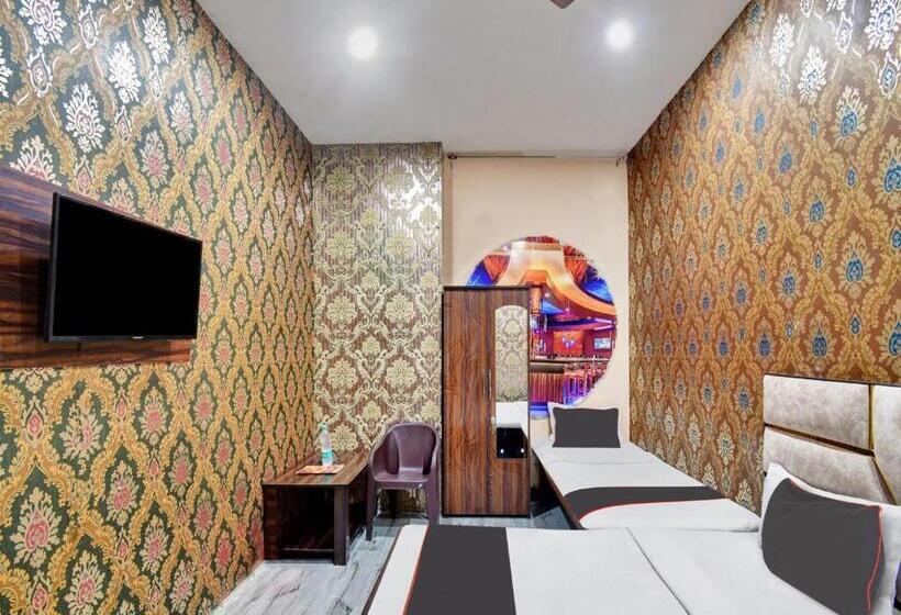 Трехместный Номер Классика, Collection O 81174 Hotel Hindustan International