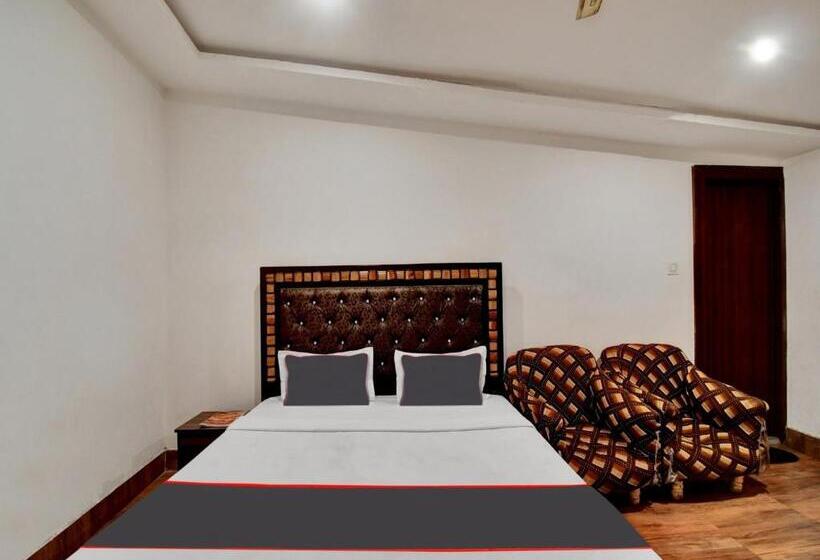 Трехместный Номер Классика, Collection O 81174 Hotel Hindustan International