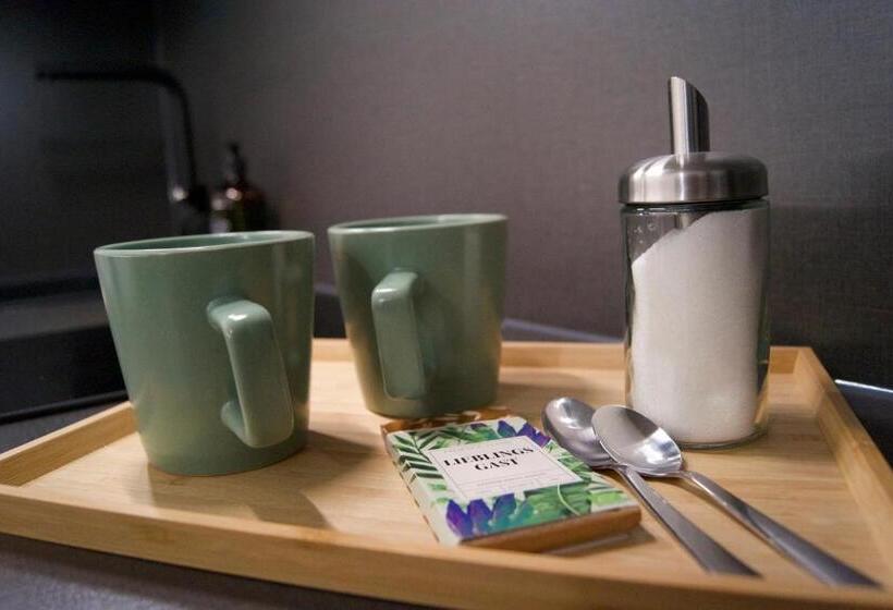 Полулюкс, Boutique Hotel Greenleaf
