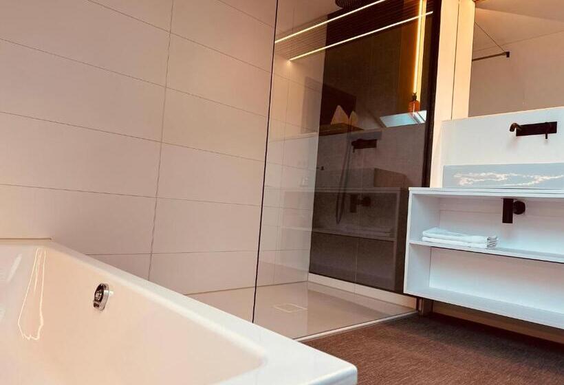 Люкс, Boutique Hotel Greenleaf
