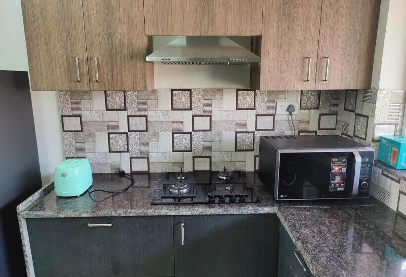 Апартаменты 2 Спальни, Forever Stays 2 Bhk Flat
