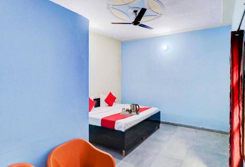 Трехместный Номер Классика, Oyo Flagship 81042 Hotel Royal Inn