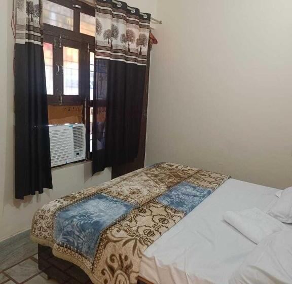 Трехместный Номер Классика, Oyo Hotel Rockland