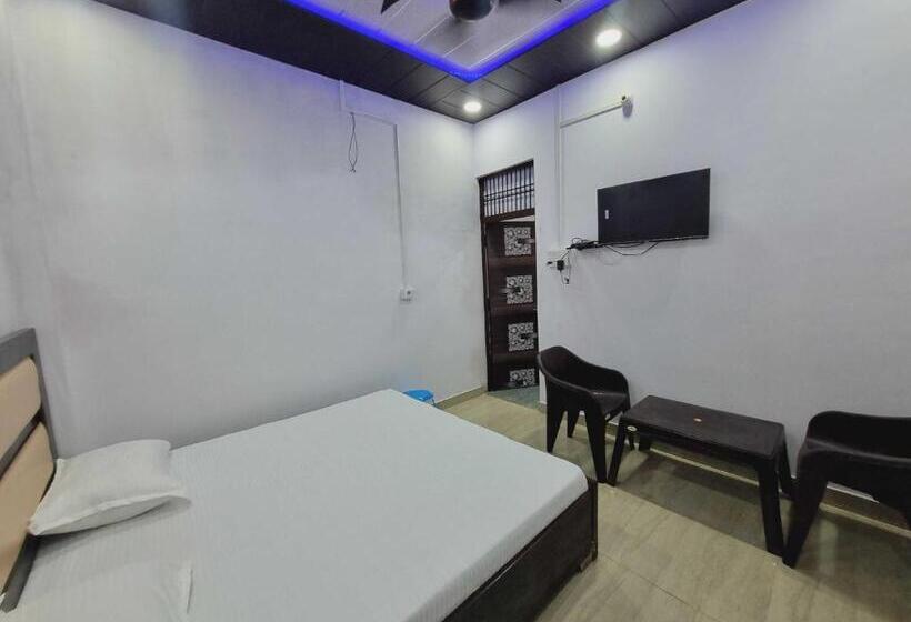 Трехместный Номер Классика, Oyo Hotel Shiva & Restaurant