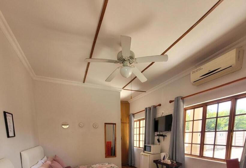 베이직 3인 룸, Molopo Naledi Guest Lodge