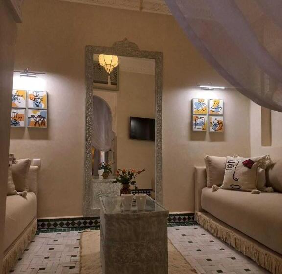 سوییت, Riad Almisk