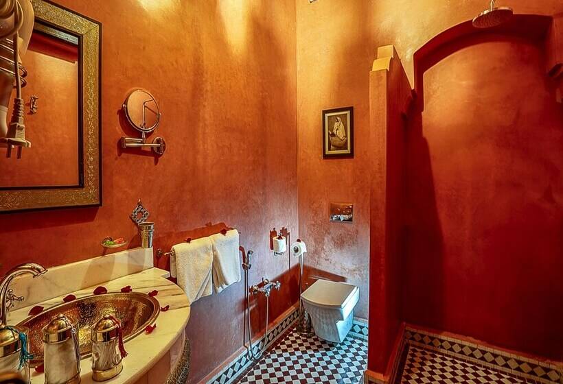 اتاق سوپریور سه تخته, Riad Almisk