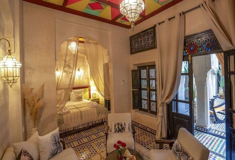 اتاق سوپریور سه تخته, Riad Almisk