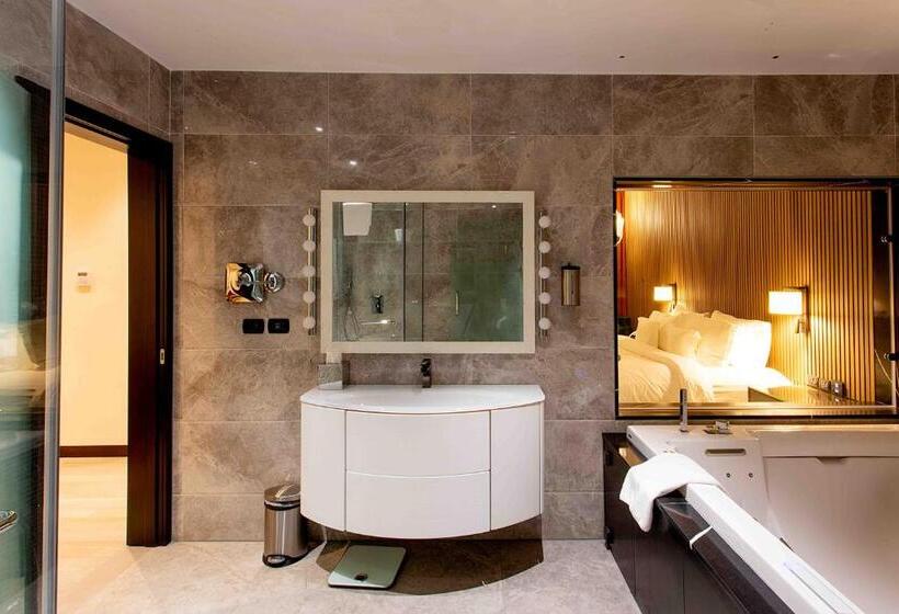 Президентский Люкс, D Avenue Boutique Hotel Accra