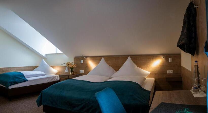 Номер Стандарт Трехместный, Gasthof Hotel Drei Tannen Altdorf